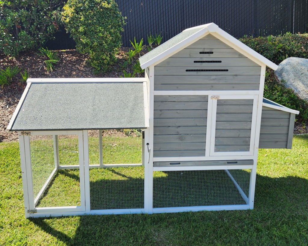 Rugged Ranch™ Raised Wood Chicken Coop (Up to 6 chickens)