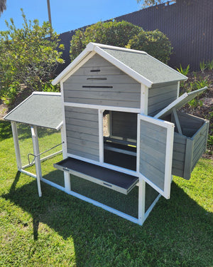 Rugged Ranch™ Raised Wood Chicken Coop (Up to 6 chickens)