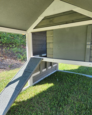 Rugged Ranch™ Raised Wood Chicken Coop (Up to 6 chickens)