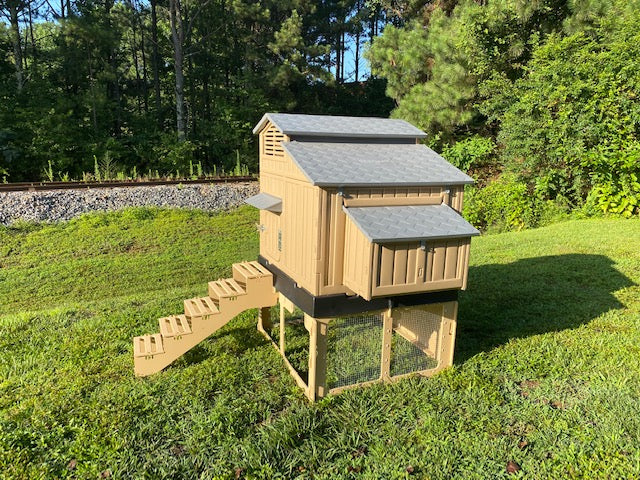 Snap Lock™ Coop Stand With Stairs